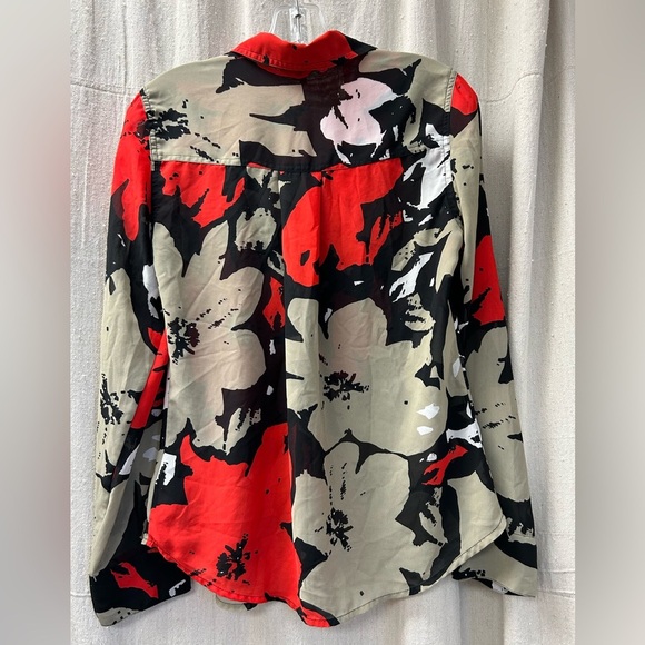 Guess/ Red and Black /button up Top/Size M - Picture 6 of 10